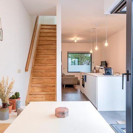 Stylishly Furnished Private Home In A Vibrant Area アントウェルペン エクステリア 写真