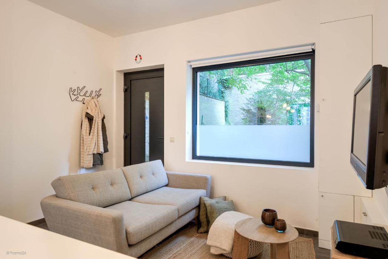 Stylishly Furnished Private Home In A Vibrant Area アントウェルペン エクステリア 写真