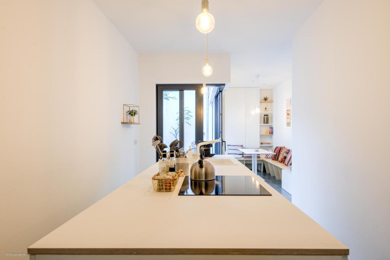 Stylishly Furnished Private Home In A Vibrant Area アントウェルペン エクステリア 写真